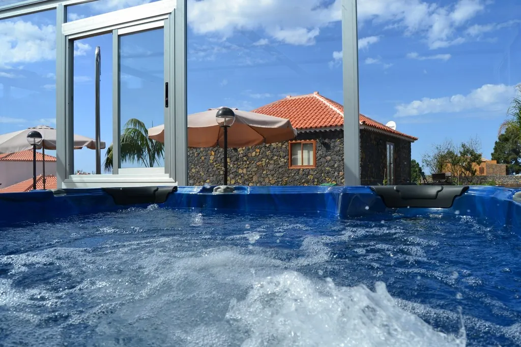 Jacuzzi con vistas al complejo
